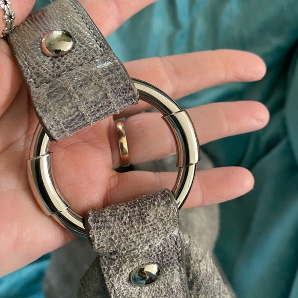 Michael Kors purse very stylish. Beautiful color goes well with everything - Picture 4 of 5